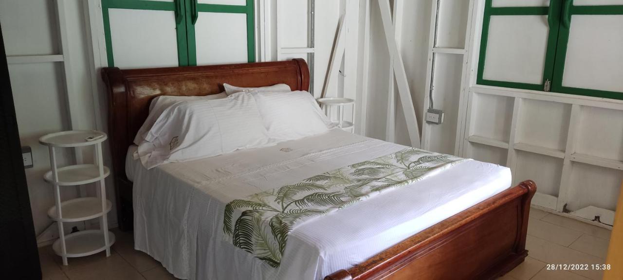 Hotel Yellow Home Providencia Isla South West Bay Dış mekan fotoğraf